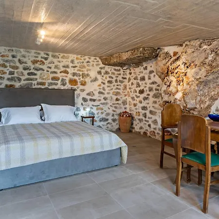 Marlia Villa *