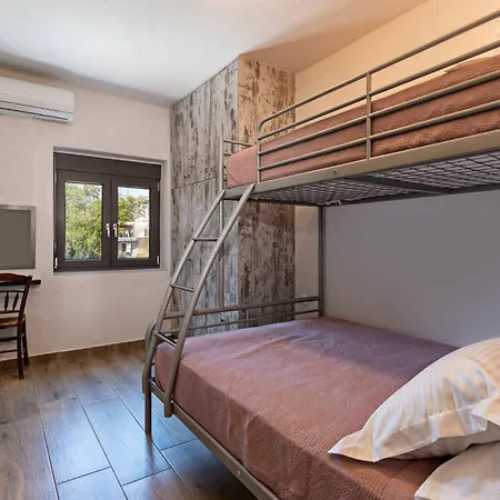 Marlia Villa *